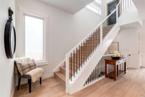 2107 52 Avenue Sw, Calgary, AB - Indoor Photo Showing Other Room