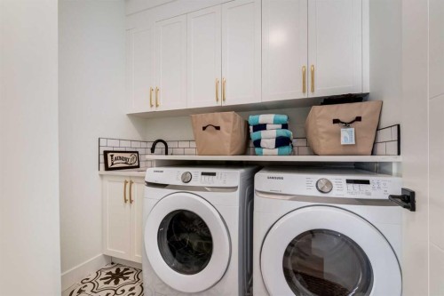 2107 52 Avenue Sw, Calgary, AB - Indoor Photo Showing Laundry Room