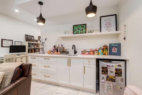 2107 52 Avenue Sw, Calgary, AB - Indoor Photo Showing Other Room