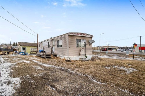 804 Center Street  Carstairs, AB T0M 0N0