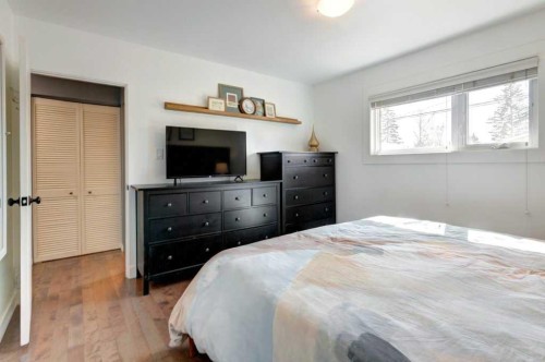 81 Healy Drive Sw, Calgary, AB - Indoor Photo Showing Bedroom