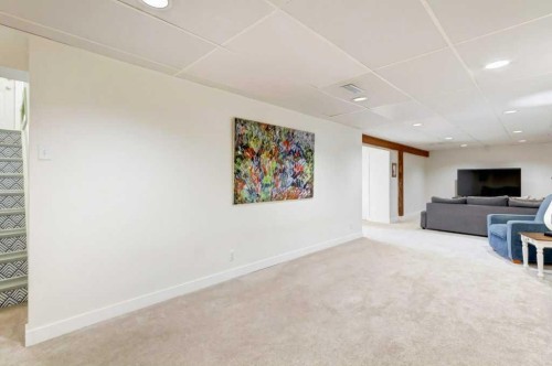 81 Healy Drive Sw, Calgary, AB - Indoor