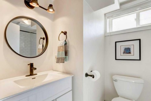 81 Healy Drive Sw, Calgary, AB - Indoor Photo Showing Bathroom