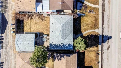 81 Healy Drive Sw, Calgary, AB - Outdoor