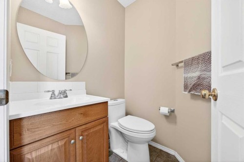 287 Panamount Drive Nw, Calgary, AB - Indoor Photo Showing Bathroom