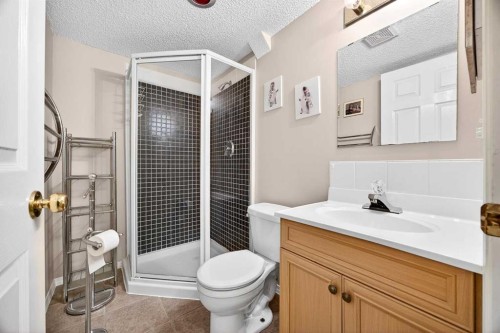287 Panamount Drive Nw, Calgary, AB - Indoor Photo Showing Bathroom