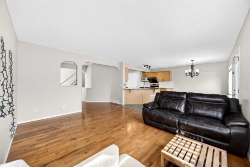 287 Panamount Drive Nw, Calgary, AB - Indoor Photo Showing Living Room