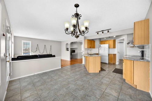 287 Panamount Drive Nw, Calgary, AB - Indoor Photo Showing Kitchen