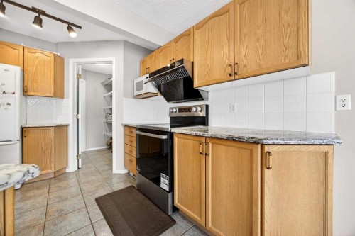 287 Panamount Drive Nw, Calgary, AB - Indoor Photo Showing Kitchen
