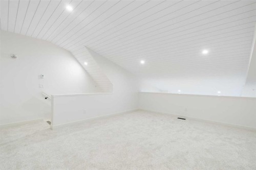 402-1505 Spring Creek Gate, Canmore, AB - Indoor Photo Showing Other Room