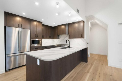 402-1505 Spring Creek Gate, Canmore, AB - Indoor Photo Showing Kitchen With Upgraded Kitchen