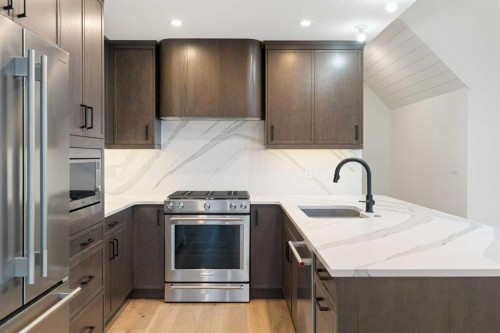 402-1505 Spring Creek Gate, Canmore, AB - Indoor Photo Showing Kitchen With Upgraded Kitchen