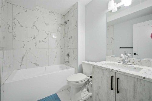 233 Copperleaf Way Se, Calgary, AB - Indoor Photo Showing Bathroom