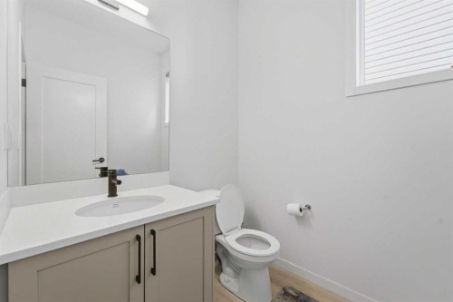 233 Copperleaf Way Se, Calgary, AB - Indoor Photo Showing Bathroom