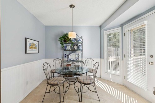 22 Confederation Villas Nw, Calgary, AB - Indoor Photo Showing Dining Room