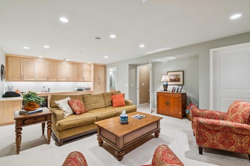 22 Confederation Villas Nw, Calgary, AB - Indoor Photo Showing Living Room