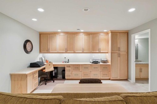 22 Confederation Villas Nw, Calgary, AB - Indoor