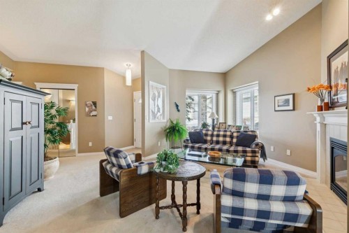 22 Confederation Villas Nw, Calgary, AB - Indoor With Fireplace