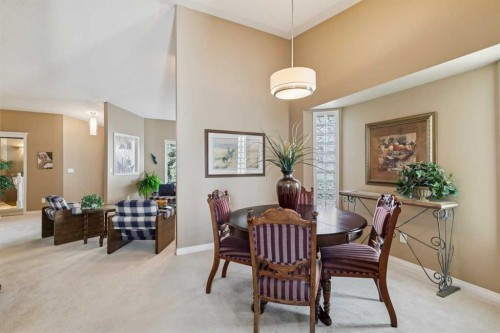 22 Confederation Villas Nw, Calgary, AB - Indoor Photo Showing Dining Room