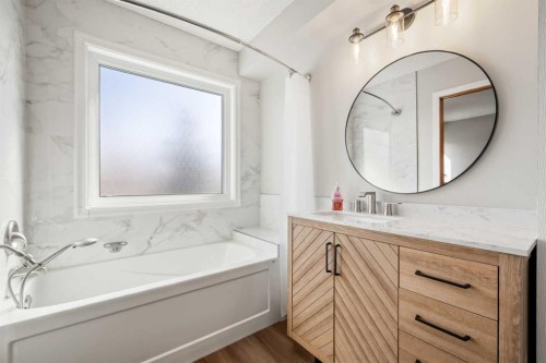 412 Hawkland Place Nw, Calgary, AB - Indoor Photo Showing Bathroom