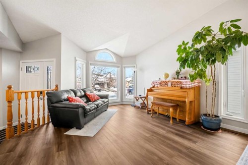 412 Hawkland Place Nw, Calgary, AB - Indoor Photo Showing Living Room
