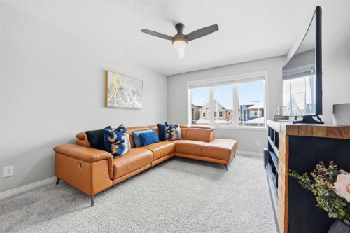 134 Windrow Link Sw, Airdrie, AB - Indoor Photo Showing Living Room