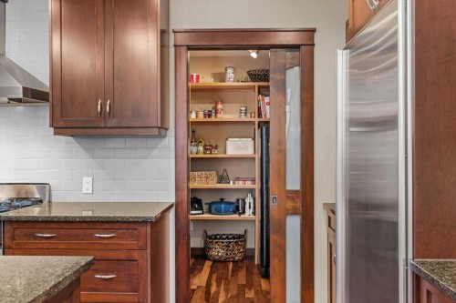 16 Blue Grouse Ridge, Canmore, AB - Indoor Photo Showing Kitchen