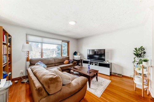 1415 Rosehill Drive Nw, Calgary, AB - Indoor Photo Showing Living Room
