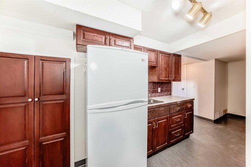 1415 Rosehill Drive Nw, Calgary, AB - Indoor Photo Showing Kitchen