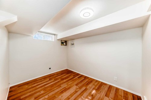 1415 Rosehill Drive Nw, Calgary, AB - Indoor Photo Showing Other Room