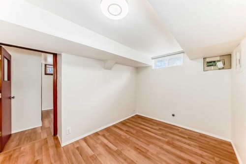 1415 Rosehill Drive Nw, Calgary, AB - Indoor Photo Showing Other Room