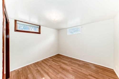 1415 Rosehill Drive Nw, Calgary, AB - Indoor Photo Showing Other Room