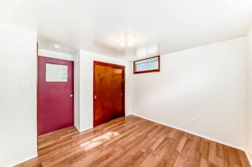 1415 Rosehill Drive Nw, Calgary, AB - Indoor Photo Showing Other Room