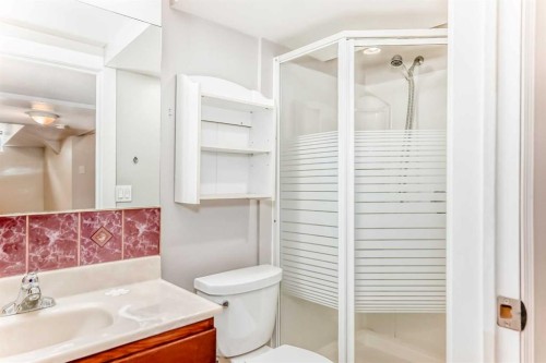 1415 Rosehill Drive Nw, Calgary, AB - Indoor Photo Showing Bathroom