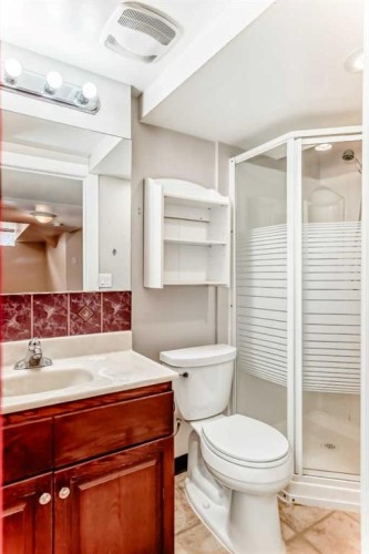 1415 Rosehill Drive Nw, Calgary, AB - Indoor Photo Showing Bathroom