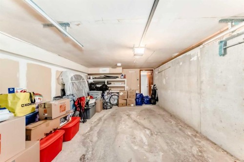 1415 Rosehill Drive Nw, Calgary, AB - Indoor Photo Showing Garage