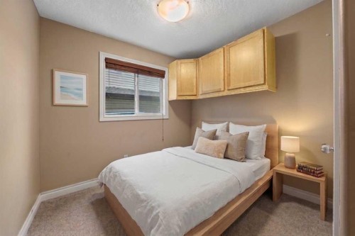173 Cimarron Park Circle, Okotoks, AB - Indoor Photo Showing Bedroom