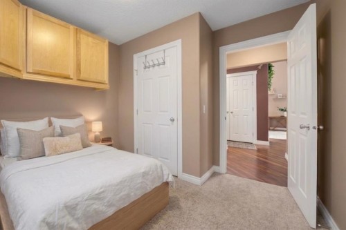 173 Cimarron Park Circle, Okotoks, AB - Indoor Photo Showing Bedroom
