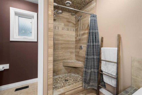 173 Cimarron Park Circle, Okotoks, AB - Indoor Photo Showing Bathroom