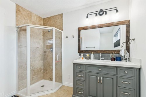 56 Haddock Road Sw, Calgary, AB - Indoor Photo Showing Bathroom