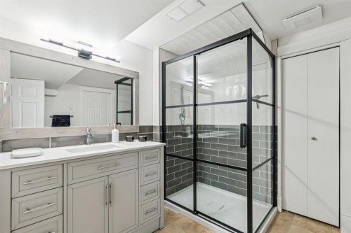 56 Haddock Road Sw, Calgary, AB - Indoor Photo Showing Bathroom