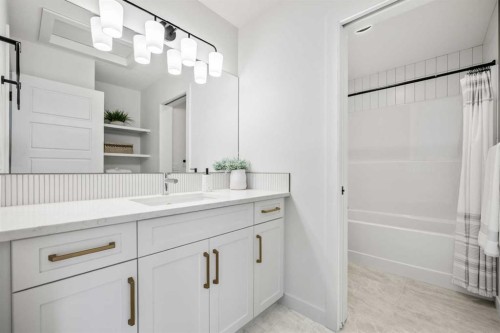 28 Sunvalley View, Cochrane, AB - Indoor Photo Showing Bathroom