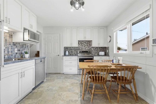 9852 Athens Road Se, Calgary, AB - Indoor Photo Showing Other Room