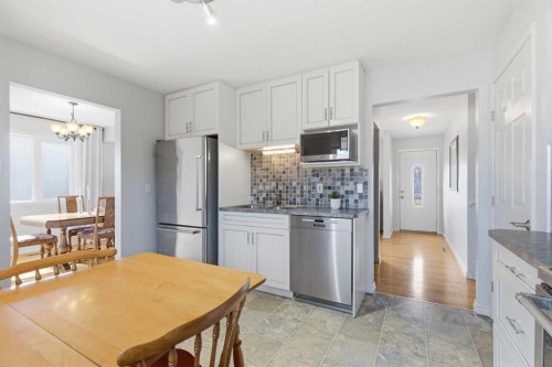 9852 Athens Road Se, Calgary, AB - Indoor Photo Showing Kitchen With Stainless Steel Kitchen With Upgraded Kitchen