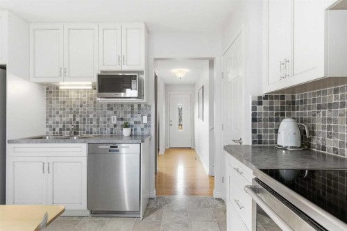 9852 Athens Road Se, Calgary, AB - Indoor Photo Showing Kitchen With Upgraded Kitchen