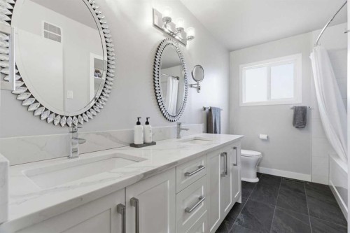 9852 Athens Road Se, Calgary, AB - Indoor Photo Showing Bathroom