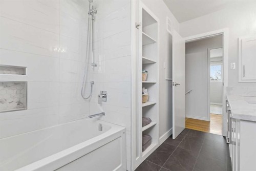 9852 Athens Road Se, Calgary, AB - Indoor Photo Showing Bathroom