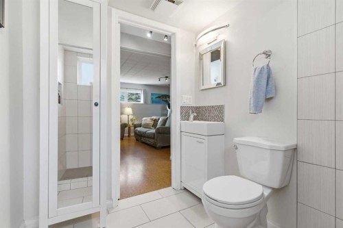 9852 Athens Road Se, Calgary, AB - Indoor Photo Showing Bathroom