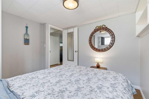 9852 Athens Road Se, Calgary, AB - Indoor Photo Showing Bedroom