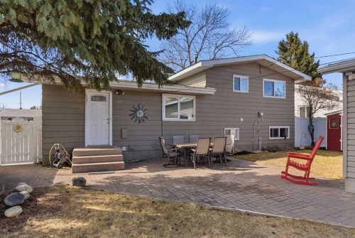 9852 Athens Road Se, Calgary, AB - Outdoor With Exterior